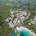 Cala Ratjada winkels: het retaillandschap van een seizoensbadplaats